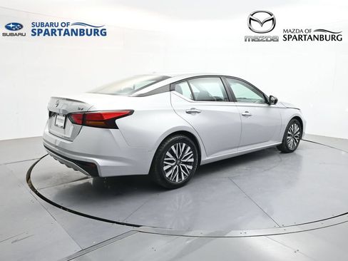 Used 2024 Nissan Altima 2.5 SV FWD image 8