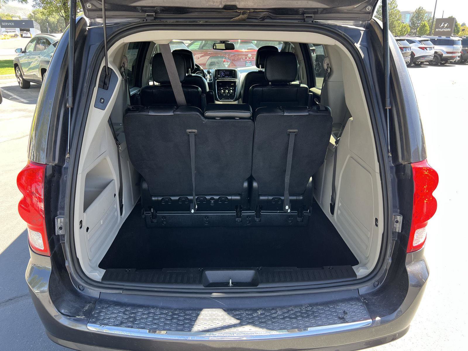 Used 2019 Dodge Grand Caravan SXT FWD image 9
