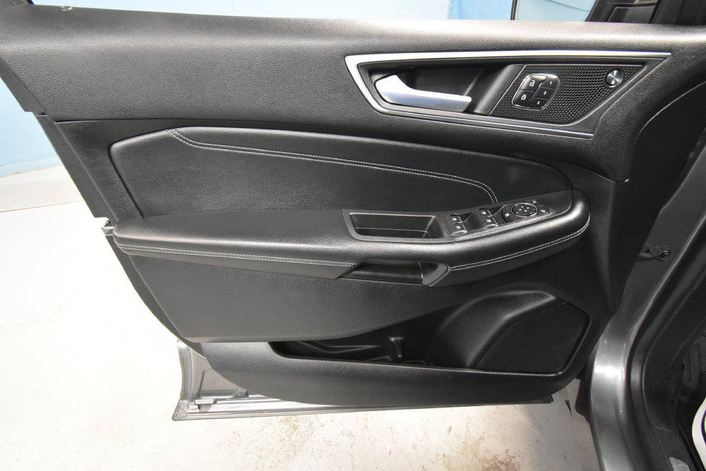 Used 2022 Ford Edge Titanium w/ Equipment Group 301A AWD/4WD image 6