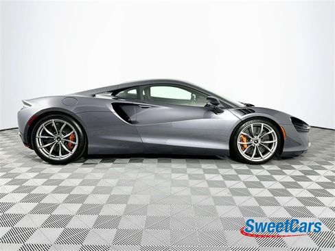 Used 2024 McLaren Artura image 8