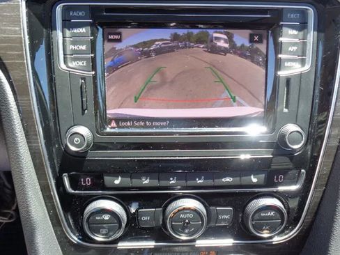 Used 2018 Volkswagen Passat 2.0T SE FWD image 21