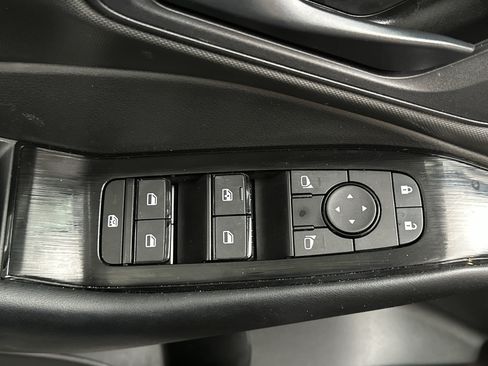 Used 2024 Nissan Rogue S AWD/4WD image 18