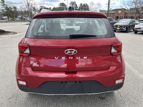 Used 2022 Hyundai Venue SEL FWD image 6