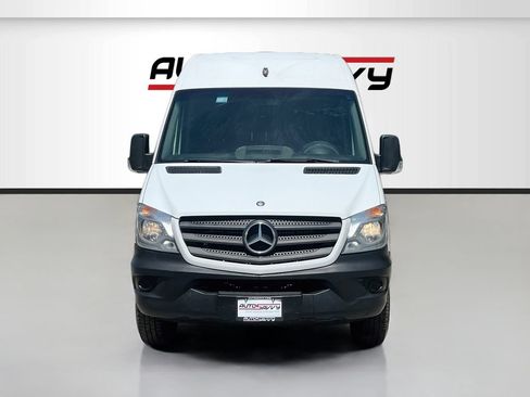 Used 2015 Mercedes-Benz Sprinter 2500 image 2