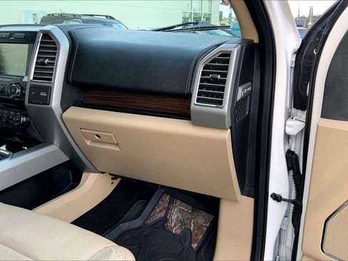 Used 2015 Ford F150 Lariat image 18