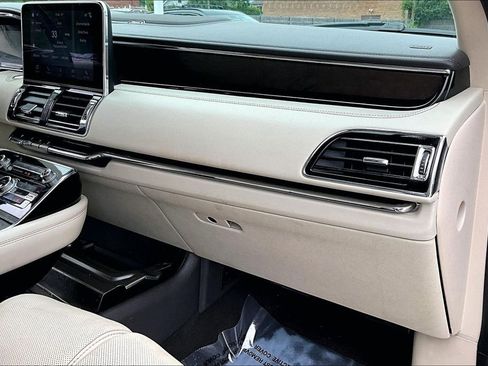 Used 2018 Lincoln Navigator Reserve AWD/4WD image 27