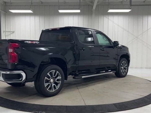 Used 2022 Chevrolet Silverado 1500 LT AWD/4WD image 8