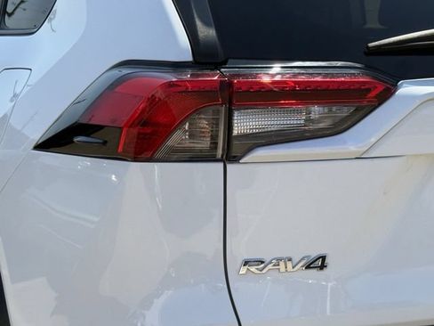 Used 2020 Toyota RAV4 XLE FWD image 6