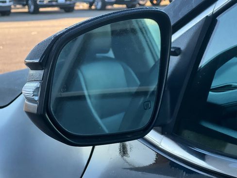 Used 2019 Toyota Highlander XLE AWD/4WD image 30