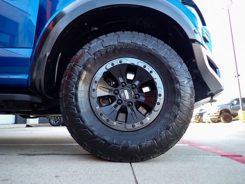 Used 2017 Ford F150 Raptor w/ Equipment Group 802A Luxury image 11