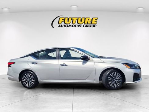 Certified 2025 Nissan Altima 2.5 SV FWD image 3