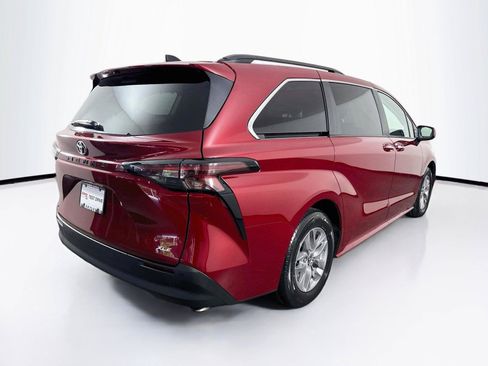 Certified 2026 Toyota Sienna XLE FWD image 2