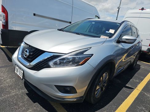 Used 2018 Nissan Murano SV FWD image 2