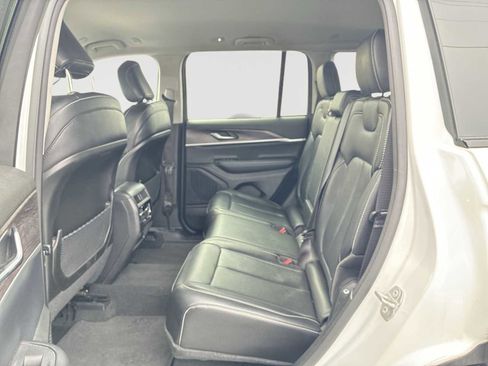 Used 2023 Jeep Grand Cherokee Limited image 25