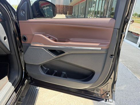 Used 2025 Lincoln Navigator Reserve AWD/4WD image 21