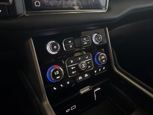 Used 2022 GMC Yukon Denali AWD/4WD image 33