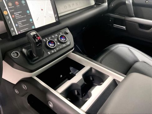 Used 2025 Land Rover Defender 110 S image 21