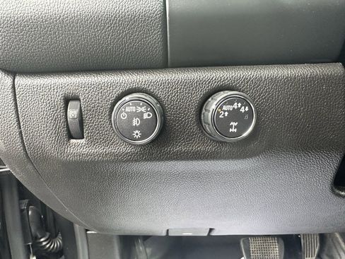 Used 2022 Chevrolet Colorado LT w/ LT Convenience Package image 17