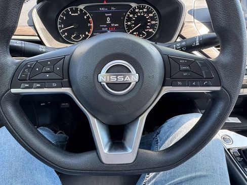 Used 2024 Nissan Altima 2.5 SV FWD image 12