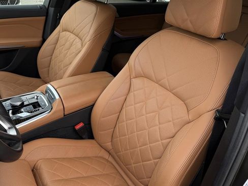 Used 2024 BMW X7 xDrive40i image 28