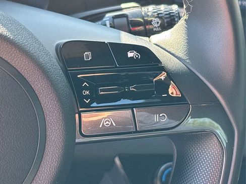 Certified 2025 Hyundai Elantra Sport image 29