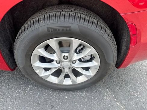 Used 2027 Chrysler Pacifica Select AWD/4WD image 6