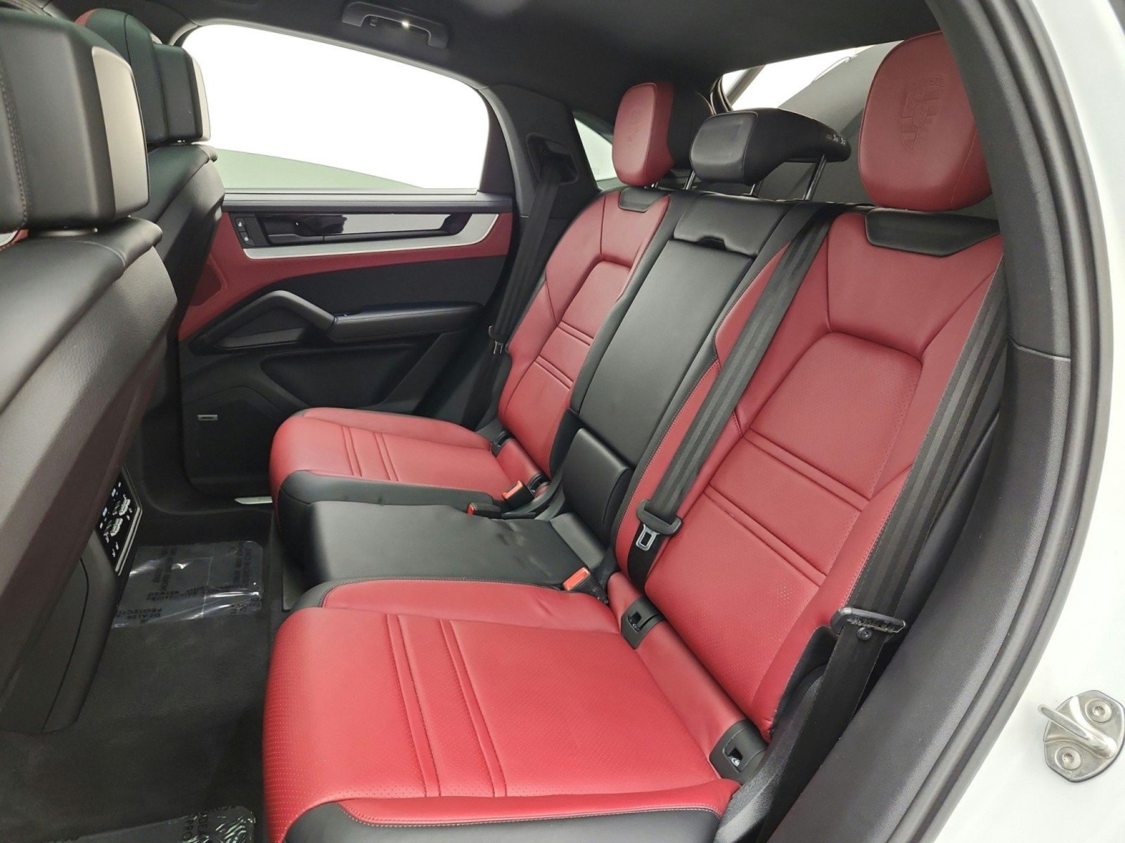 Used 2025 Porsche Cayenne Coupe AWD/4WD image 16