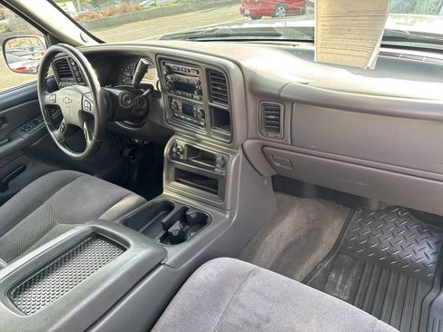 Used 2006 Chevrolet Silverado 1500 LT w/ Light Duty Power Package image 17