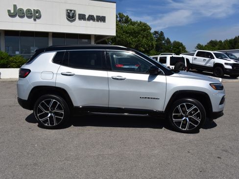 Used 2025 Jeep Compass Limited w/ Elite Group image 10