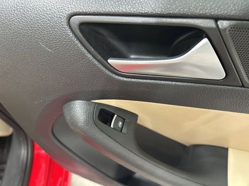 Used 2014 Volkswagen Jetta SE image 30