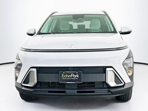 Used 2025 Hyundai Kona SEL image 2