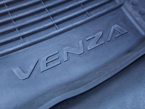 Used 2024 Toyota Venza LE image 30