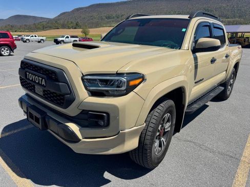 Used 2020 Toyota Tacoma TRD Sport w/ TRD Premium Sport Package AWD/4WD image 2