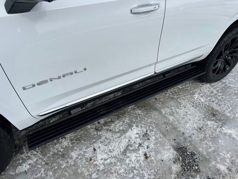 Used 2025 GMC Yukon Denali w/ Sun & Power Step Package image 25