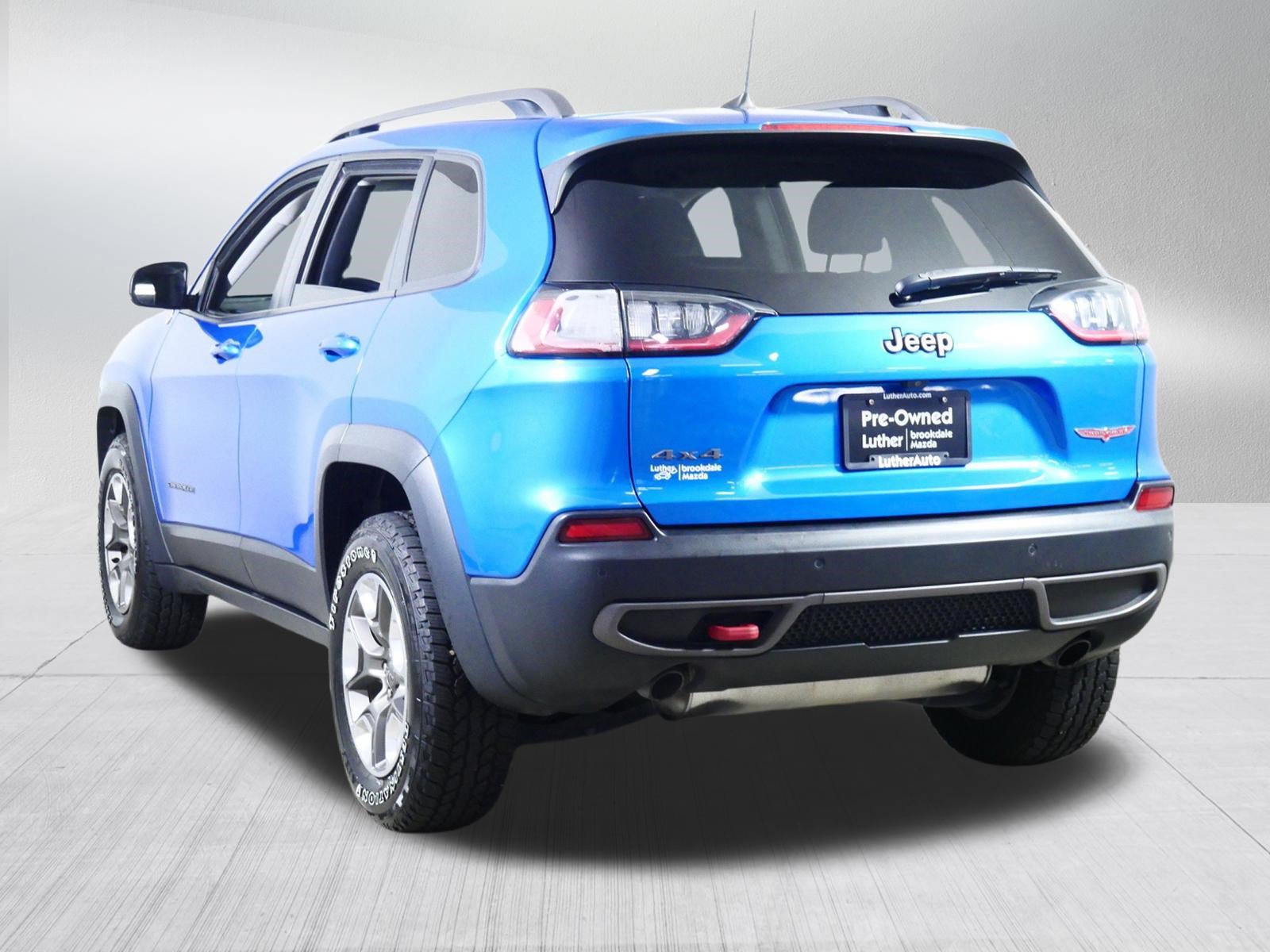 Used 2019 Jeep Cherokee Trailhawk w/ Cold Weather Group AWD/4WD image 5