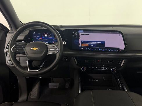 Used 2025 Chevrolet Suburban Premier image 13