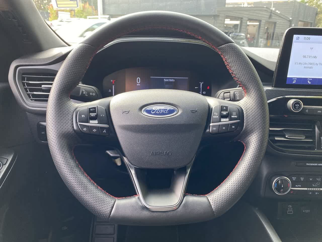 Used 2025 Ford Escape ST-Line Select AWD/4WD image 18