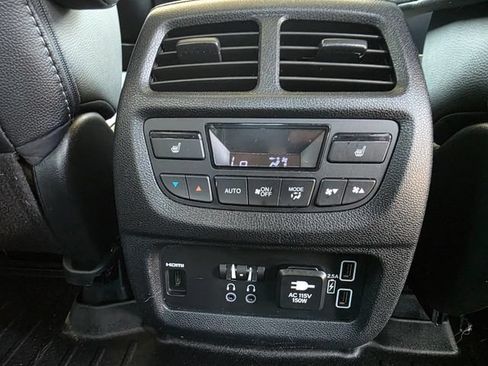 Used 2021 Honda Pilot Touring image 17