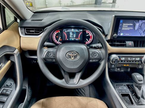 Used 2025 Toyota RAV4 XLE image 18