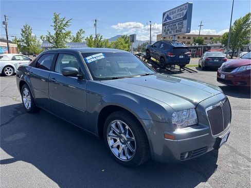 Used 2005 Chrysler 300 Touring RWD image 7