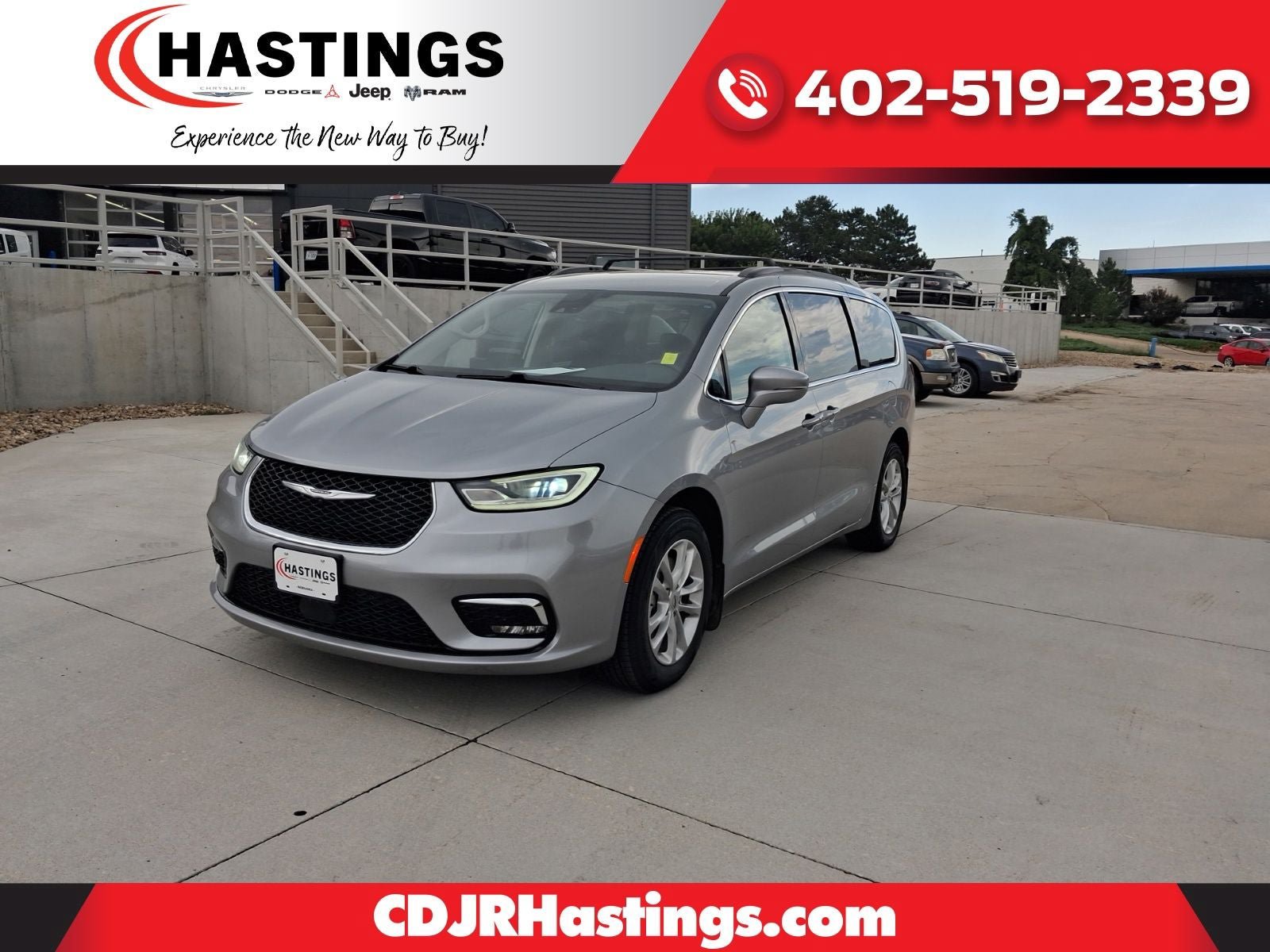 Used 2021 Chrysler Pacifica Touring w/ Cold Weather Group AWD/4WD image 1
