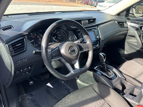 Used 2020 Nissan Rogue SV image 11