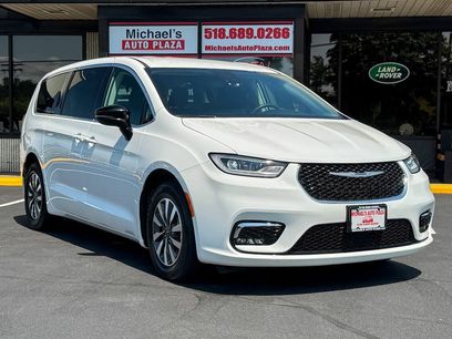 Used 2024 Chrysler Pacifica Limited
