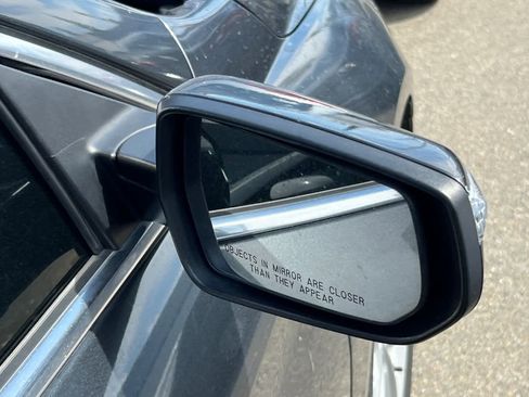 Used 2018 Chevrolet Malibu LT FWD image 16