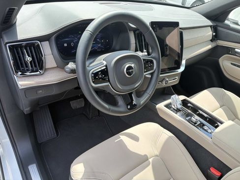 Used 2026 Volvo XC90 B6 Plus w/ Protection Package Premier AWD/4WD image 9