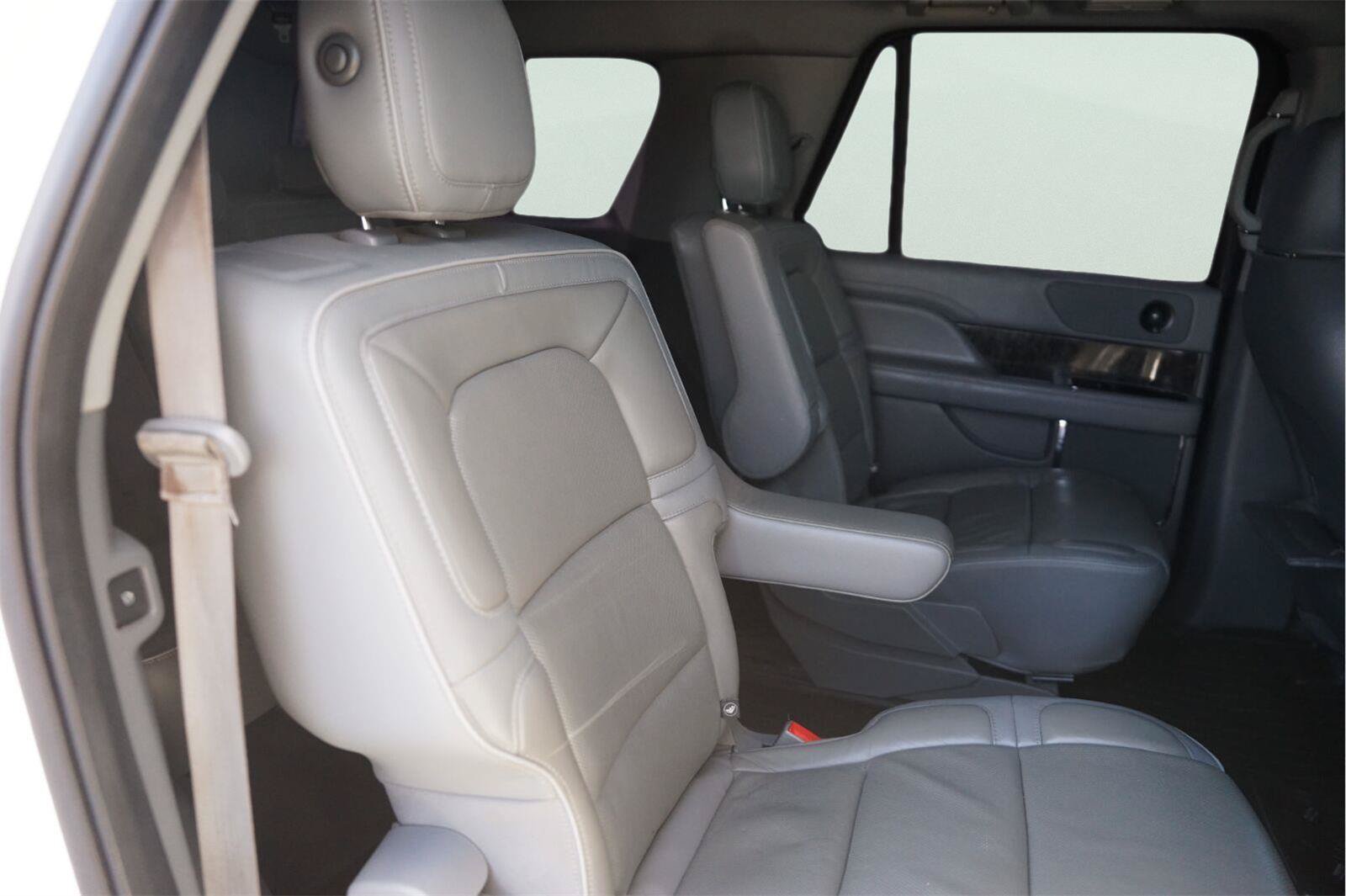 Used 2019 Lincoln Navigator L Select w/ Technology Package RWD image 19