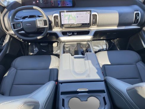 New 2025 Ford Expedition Active image 12