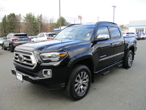 Used 2020 Toyota Tacoma Limited image 1