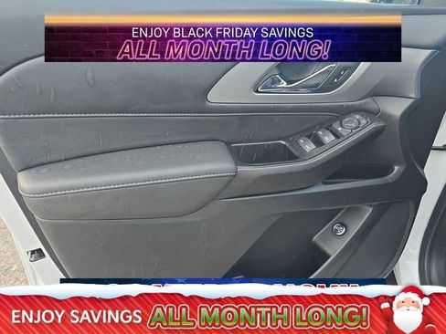 Used 2023 Chevrolet Traverse LT image 14