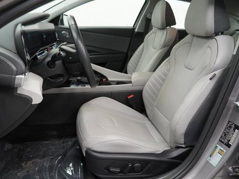 Used 2024 Hyundai Elantra Limited image 15